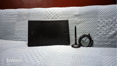 wacom intuos pro pen and touch tablet PTH660 - 3