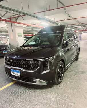 إيجار كيا كرنفال القبطان للسفر العائلي